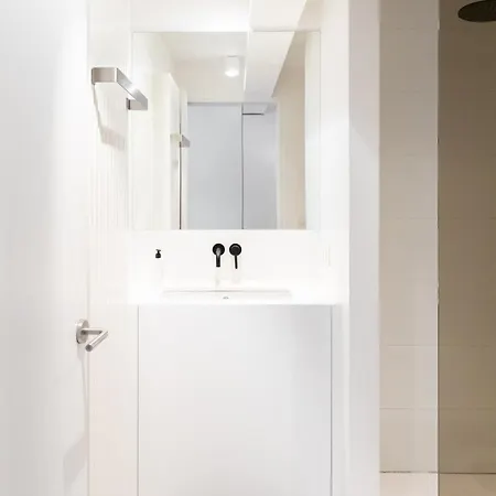 Malou's Cosy Getaway - Beautiful 30m Terrace - Location - 5' Min Walk To - Free Parking Lejlighed