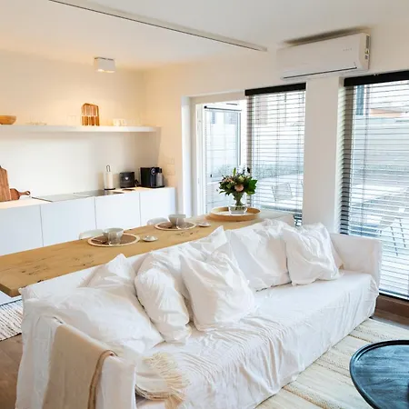 Malou's Cosy Getaway - Beautiful 30m Terrace - Location - 5' Min Walk To - Free Parking