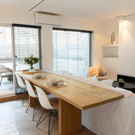 Malou's Cosy Getaway - Beautiful 30m Terrace - Location - 5' Min Walk To - Free Parking Apartment *